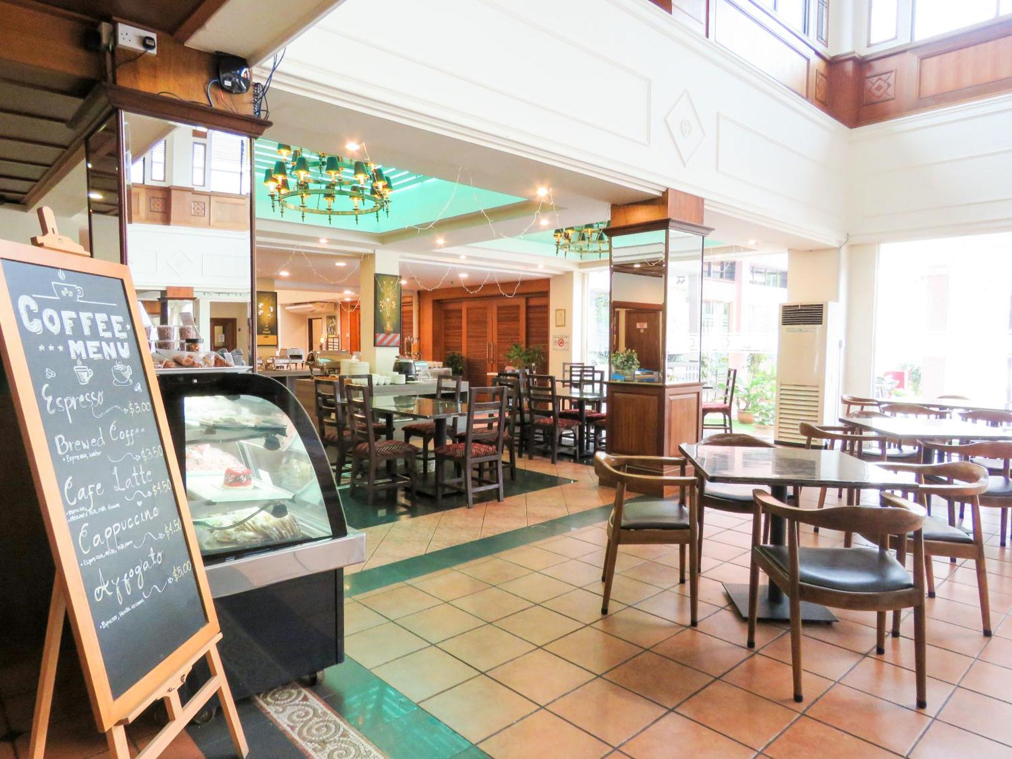 Starlodge Kampong Jerudong Exterior photo